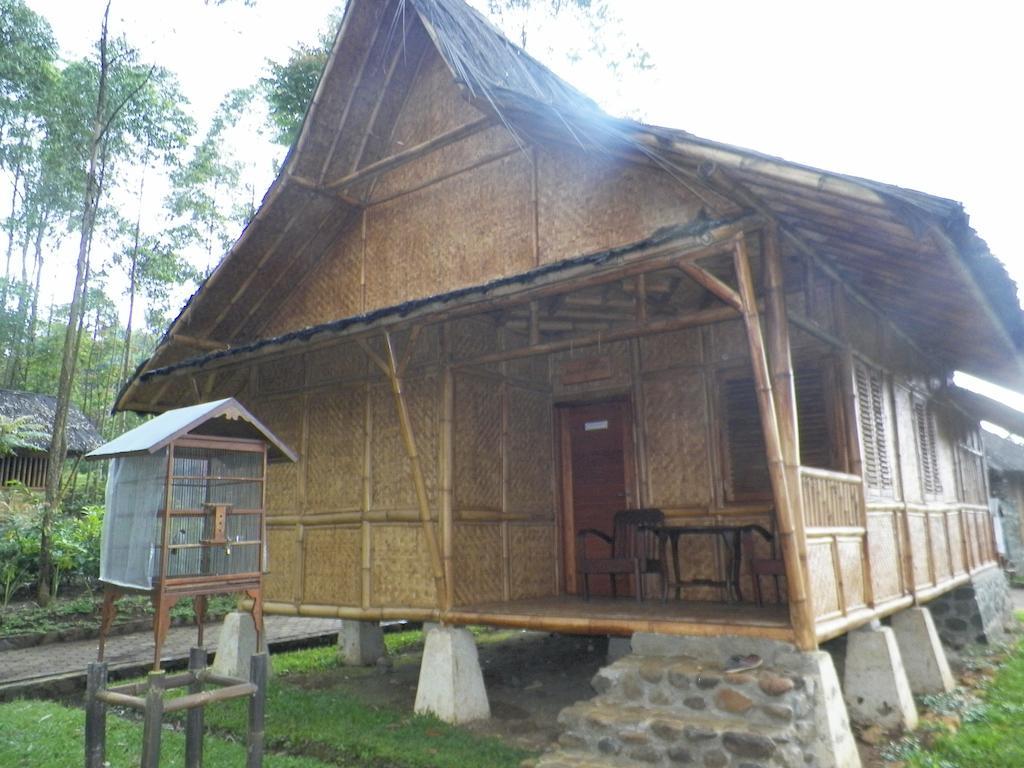 בנדונג Villa Kampung Karuhun Sutan Raja חדר תמונה