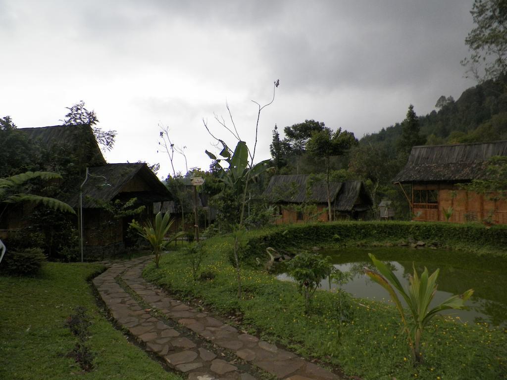 בנדונג Villa Kampung Karuhun Sutan Raja מראה חיצוני תמונה