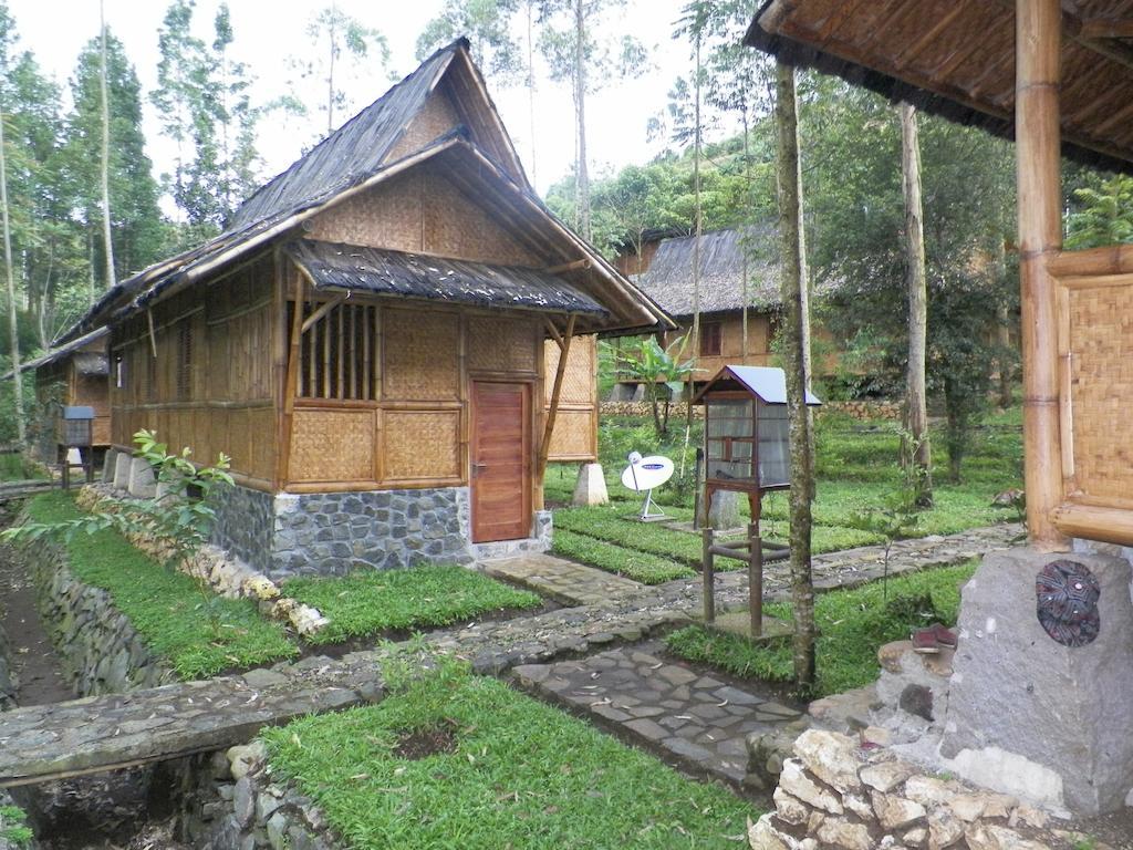 בנדונג Villa Kampung Karuhun Sutan Raja מראה חיצוני תמונה