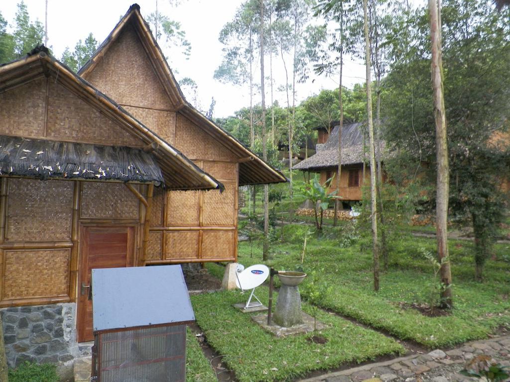 בנדונג Villa Kampung Karuhun Sutan Raja מראה חיצוני תמונה