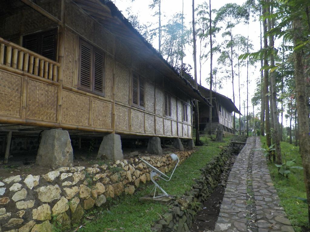 בנדונג Villa Kampung Karuhun Sutan Raja מראה חיצוני תמונה